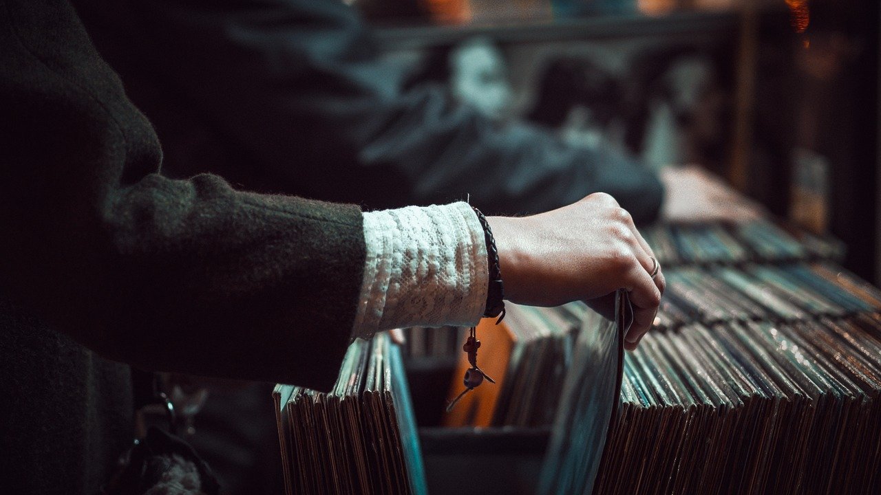 Browsing records — marketing services